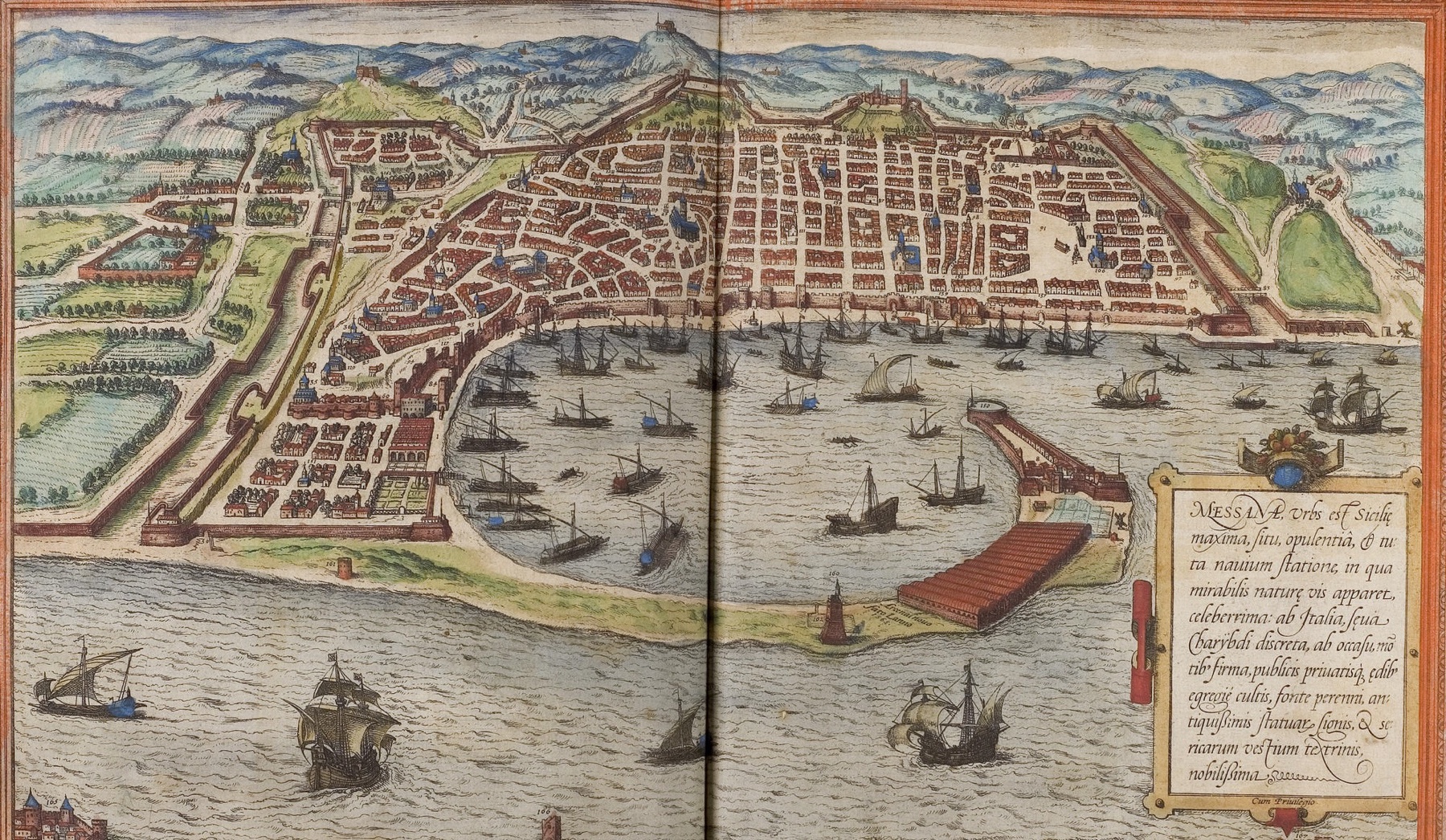 A hand-coloured bird's-eye engraving of a walled city along a shore, wrapped around a long curving sandspit that encloses a deep sickle-shaped harbour crowded with sailing ships, with hills rising behind the town